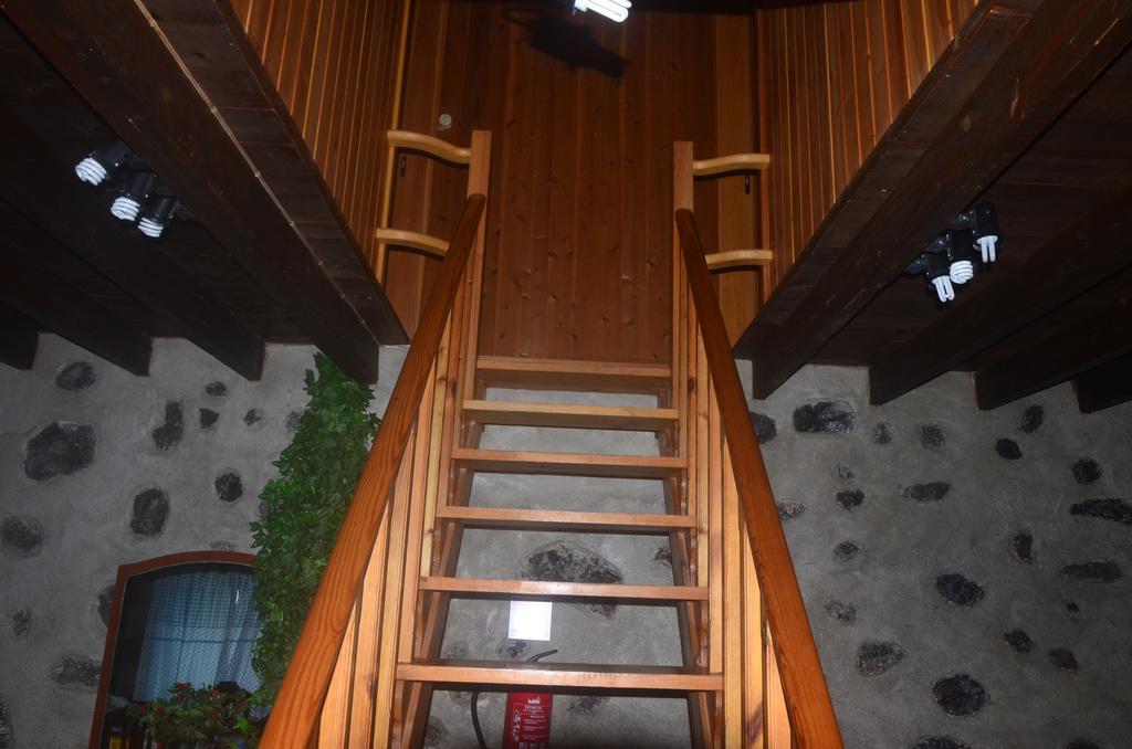 Join Our Relaxed House Near The Beach - Mosteiros มอสเตรอส ภายนอก รูปภาพ