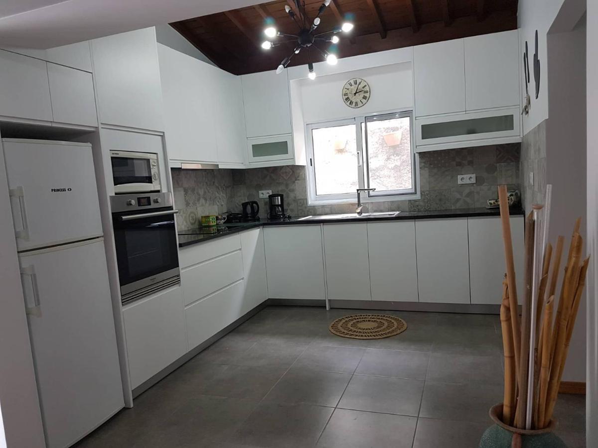 Join Our Relaxed House Near The Beach - Mosteiros มอสเตรอส ภายนอก รูปภาพ