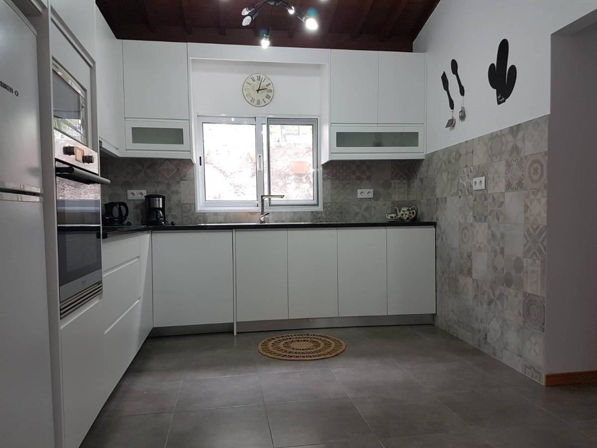 Join Our Relaxed House Near The Beach - Mosteiros มอสเตรอส ภายนอก รูปภาพ