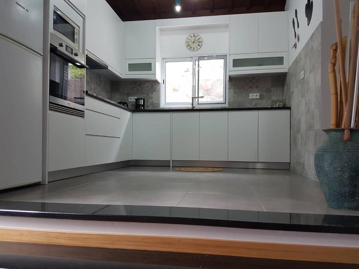 Join Our Relaxed House Near The Beach - Mosteiros มอสเตรอส ภายนอก รูปภาพ