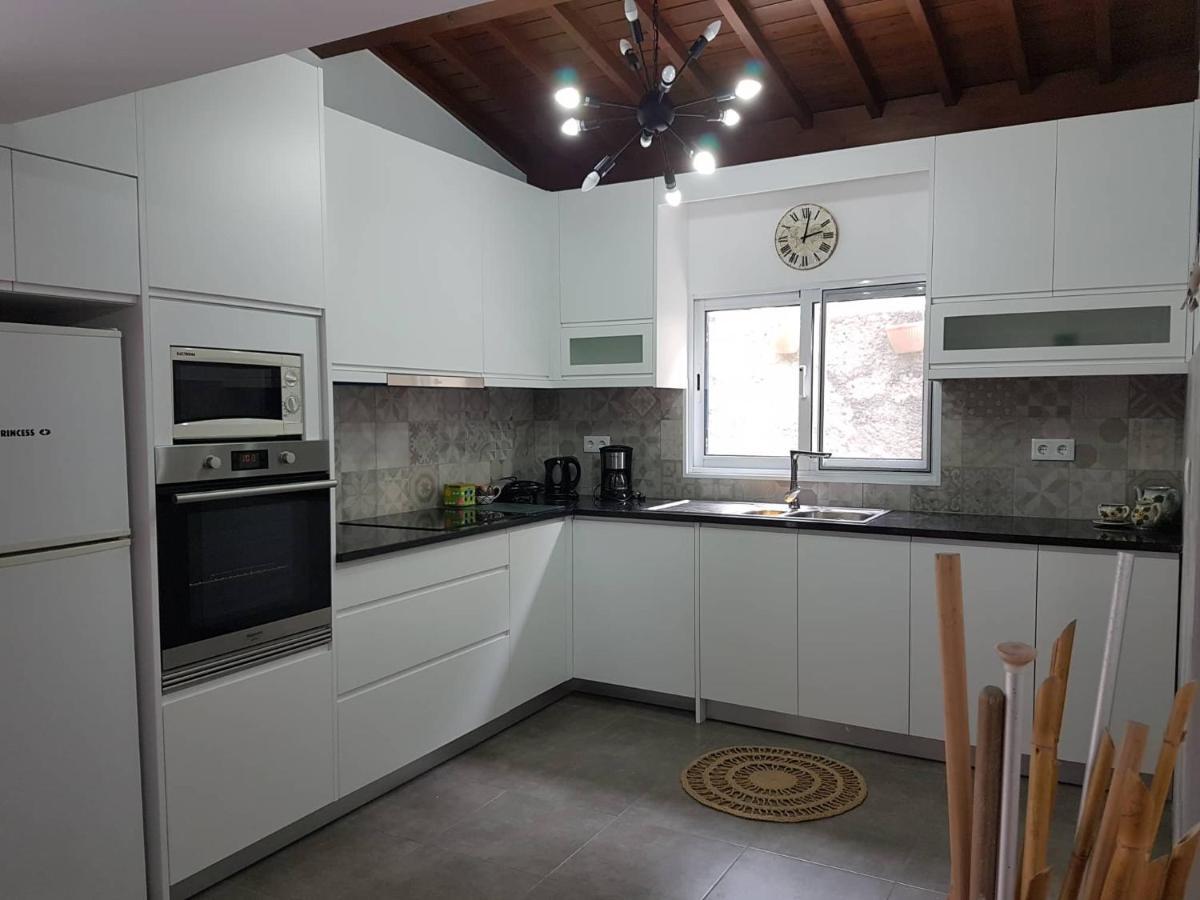 Join Our Relaxed House Near The Beach - Mosteiros มอสเตรอส ภายนอก รูปภาพ
